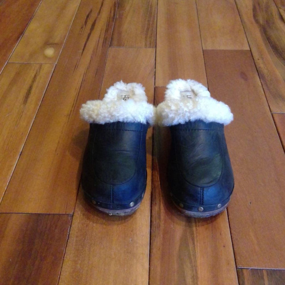 UGG Black Leather Shearling Clogs Size 7